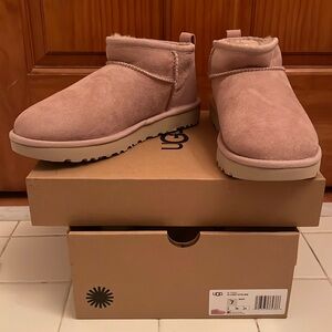 UGG Woman’s Classic Ultra Mini Boot, Rose Grey, 7
